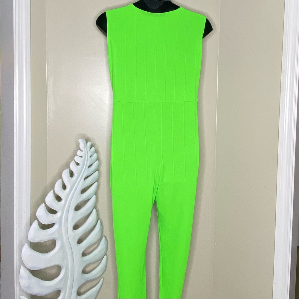 BooHoo NEON Green Deep V Romper Playsuit Size 18 - Picture 2 of 3